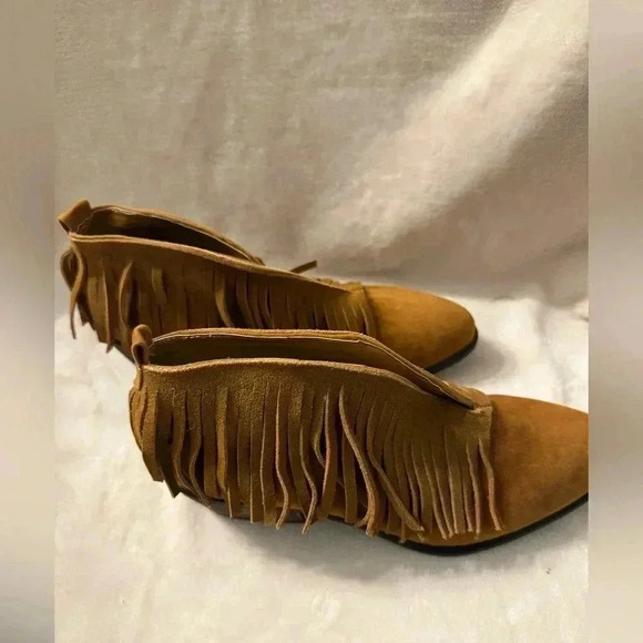 Maurice’s Gail slip on fringe ankle boots EUC Leather fringe. Women’s size 8 - Picture 2 of 8